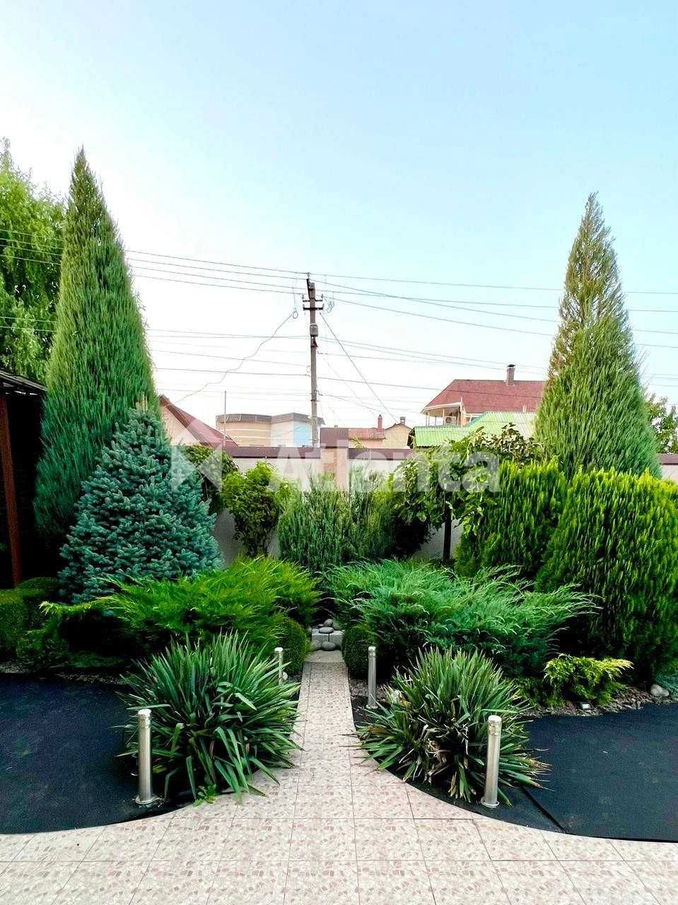 House with a pool in Dacha Kovalevsky/Ogrenitsa