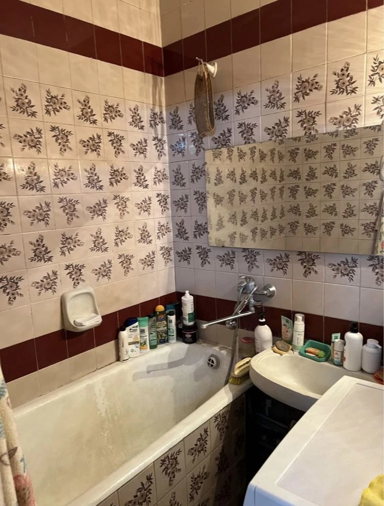 Sale of a 3-room apartment with a private courtyard