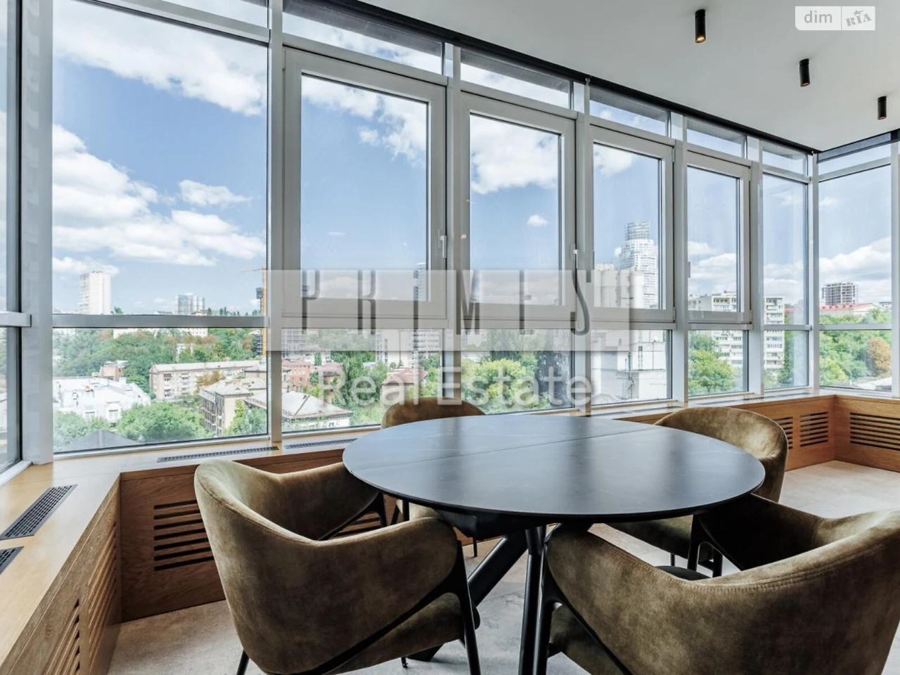 Long-Term Rent 3-Bedroom Apartment in Pecersk