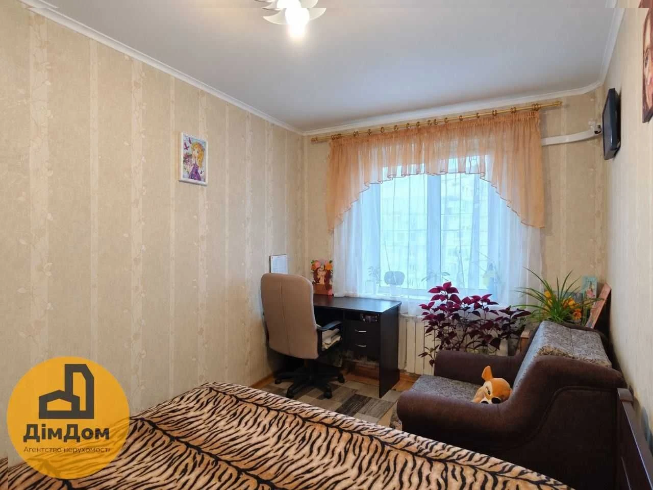 Продається 2-кімнатна квартира вул. Левка Лук'яненка (Марша