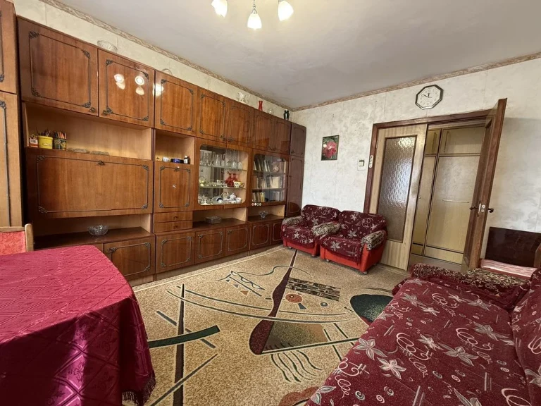 Продається 3-кімнатна квартира, Парус, Комунар