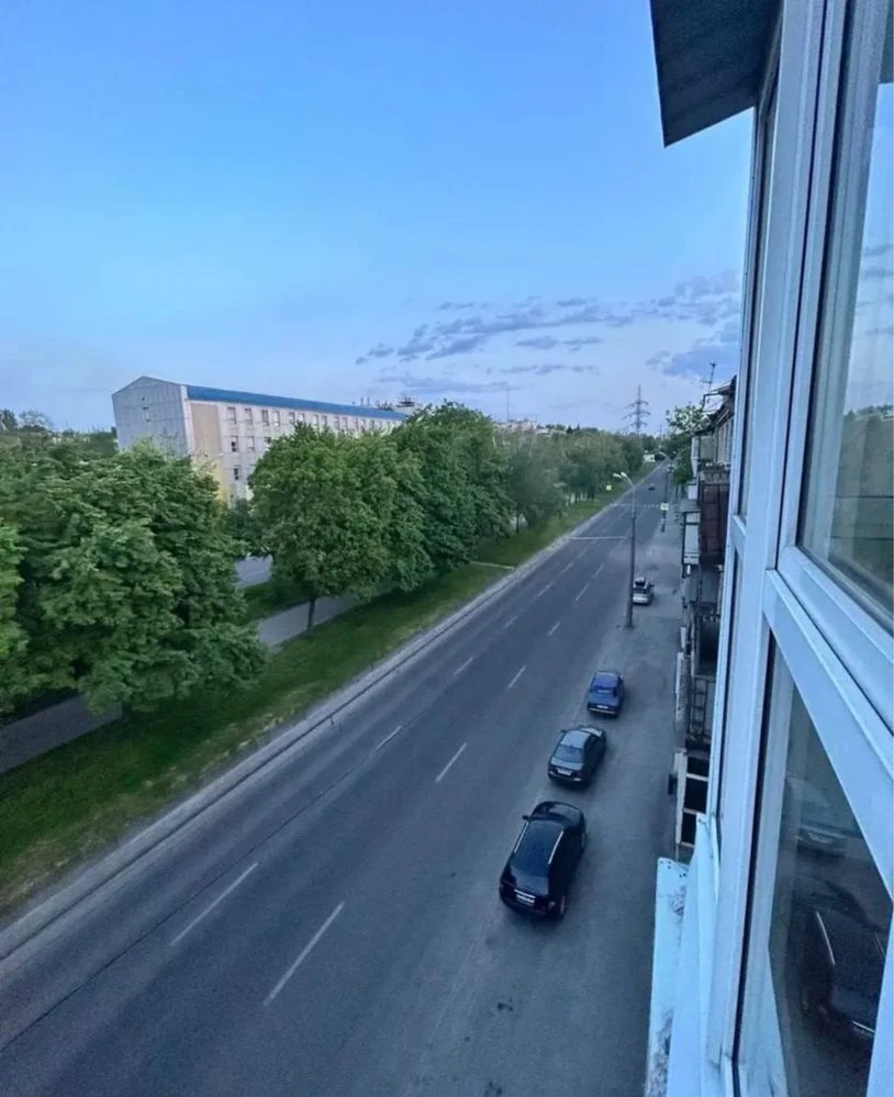 Продається 2-кімнатна квартира, проспект Поля 62