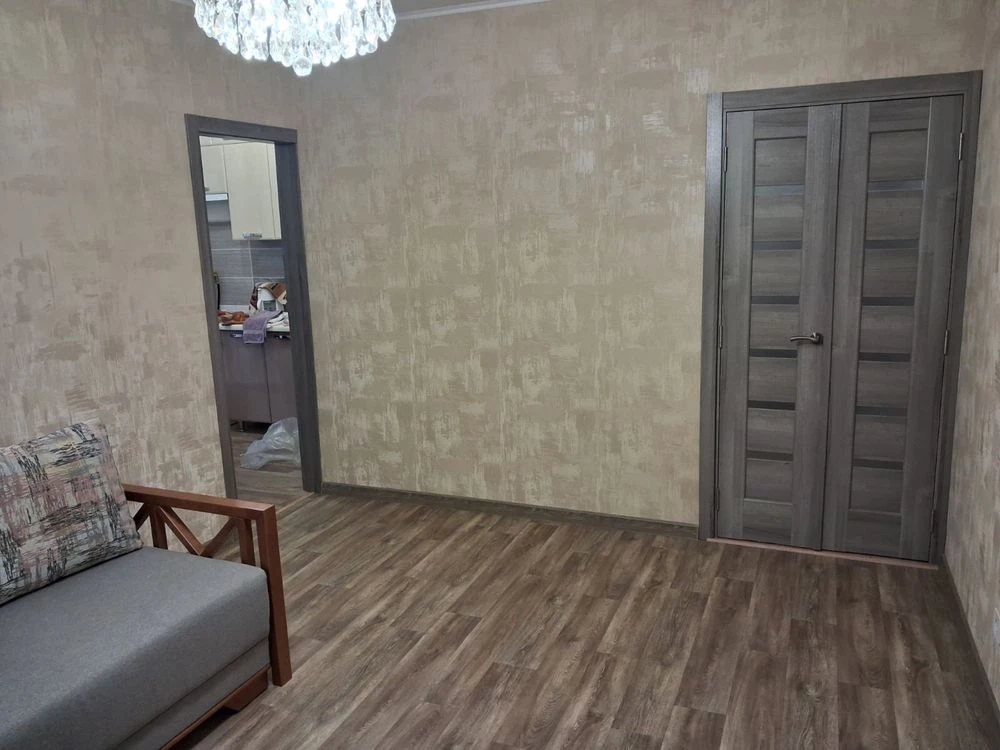 Продається двокімнатна квартира з великою лоджією