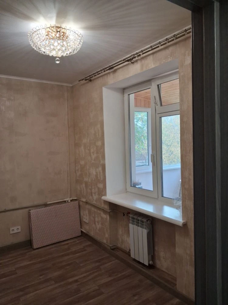 Продається двокімнатна квартира з великою лоджією