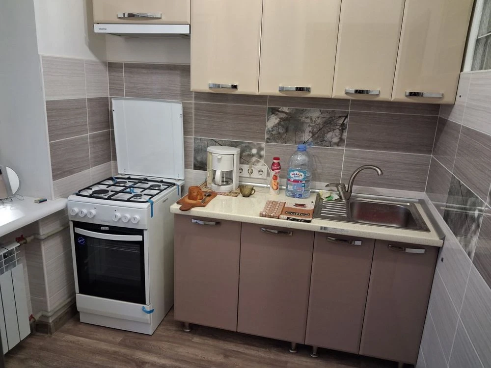 Продається двокімнатна квартира з великою лоджією