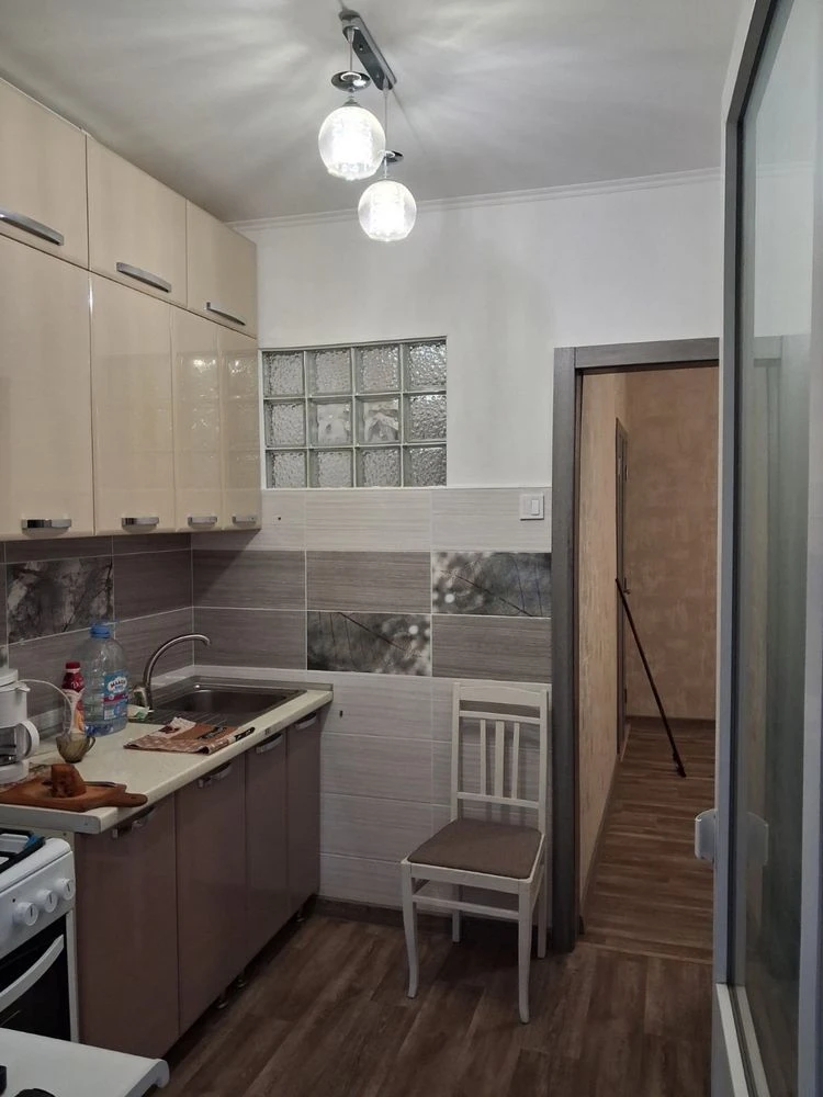 Продається двокімнатна квартира з великою лоджією