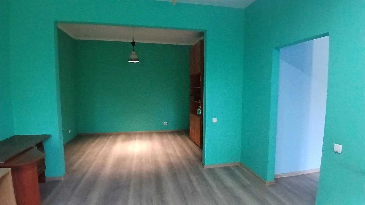 Продаж 2-кімнатній квартири біля метро «Вокзальний»