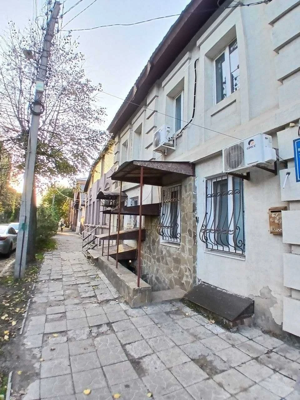 Продаж 2-кімнатній квартири біля метро «Вокзальний»