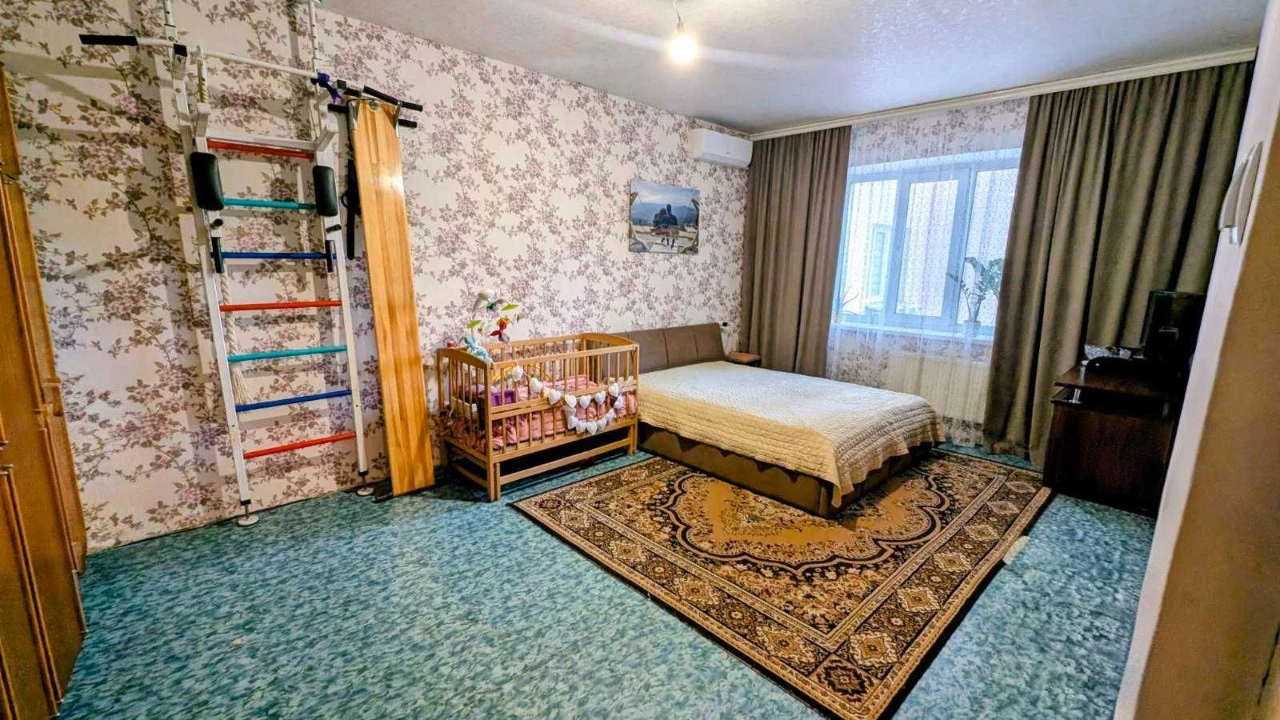 Продається 2-кімнатна квартира в цегляному будинку на масиві Незалежності
