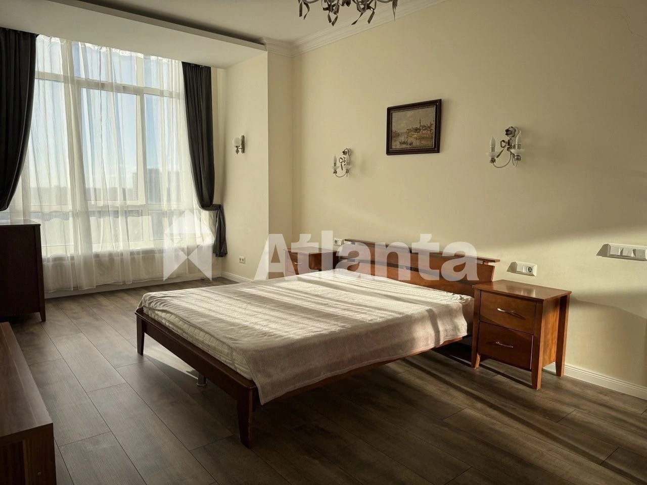 1-bedroom apartment on French Boulevard – renovated, furnished, appliances