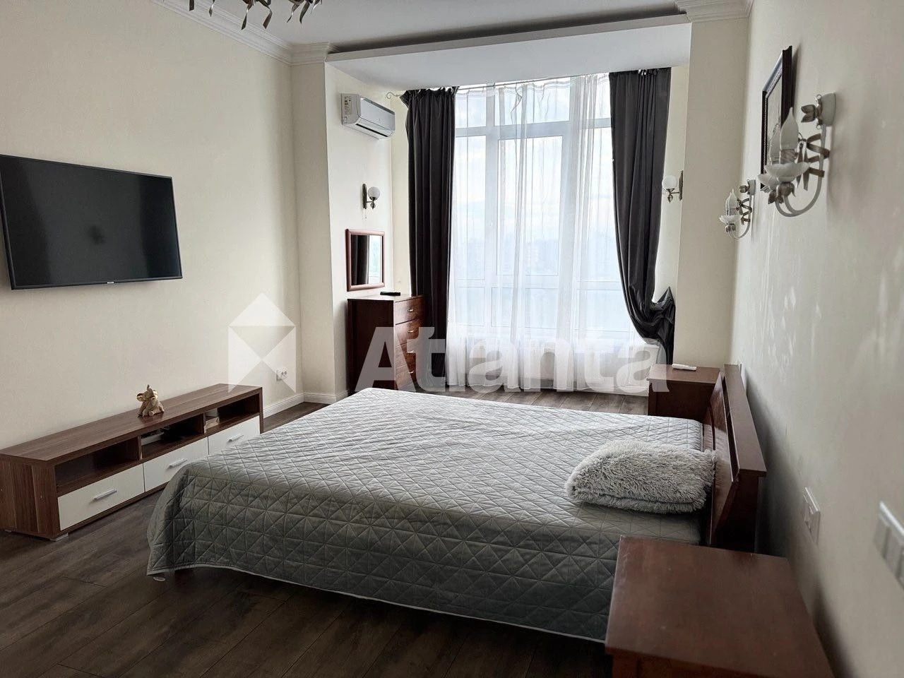 1-bedroom apartment on French Boulevard – renovated, furnished, appliances