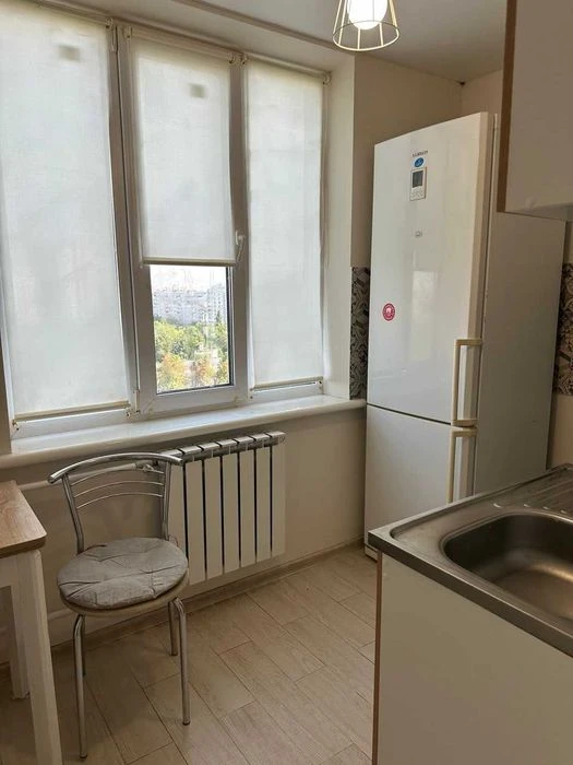 Selling a real one-bedroom apartment in Alekseyevka, near Pobeda metro station. European-quality renovation.