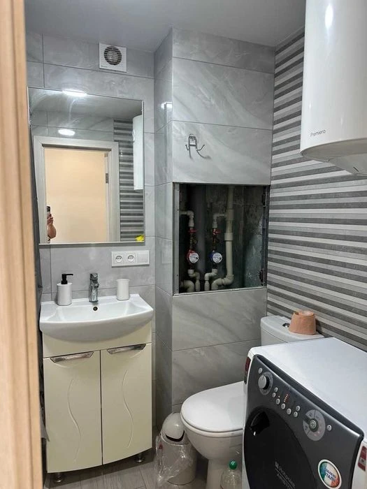 Selling a real one-bedroom apartment in Alekseyevka, near Pobeda metro station. European-quality renovation.