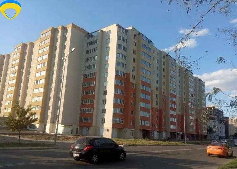 Простора двокімнатна квартира на Сахарову!