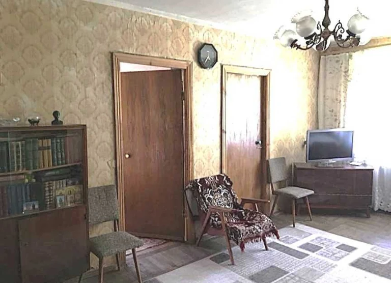 For Sale: 4-room apartment in Cheremushki.