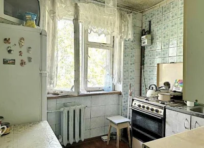 For Sale: 4-room apartment in Cheremushki.