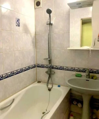 For Sale: 4-room apartment in Cheremushki.