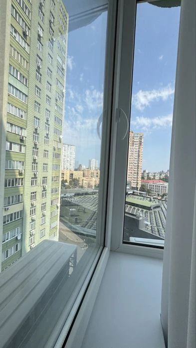 Продаж 3к квартири  пр- Лобановського Валерія 4-В Солом'янсь
