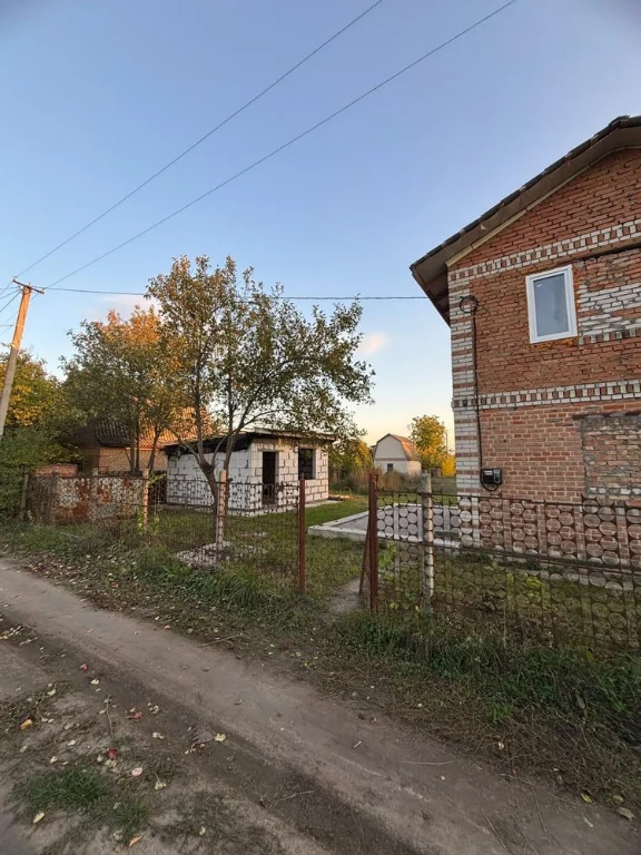 Land for sale: 10 acres with two buildings in Kropyvnytsky