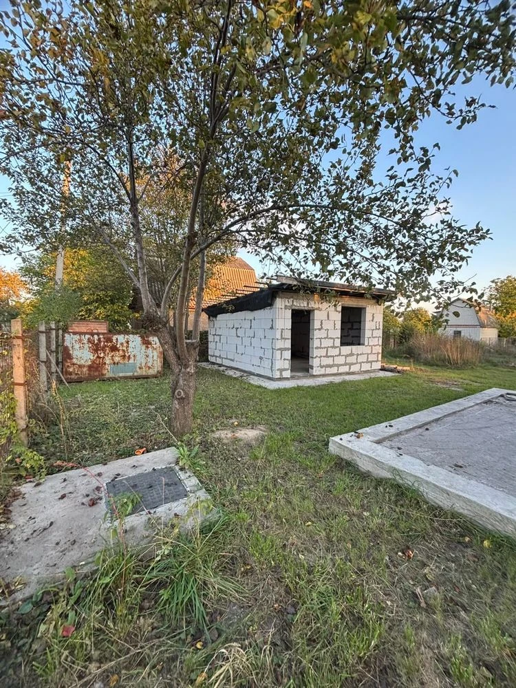 Land for sale: 10 acres with two buildings in Kropyvnytsky