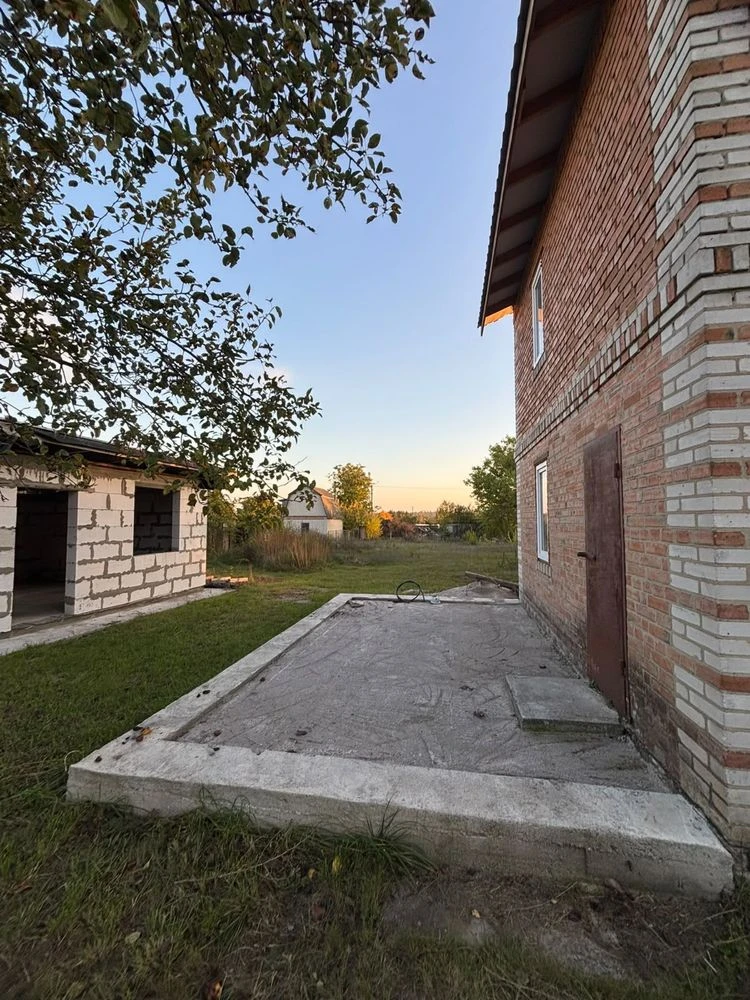 Land for sale: 10 acres with two buildings in Kropyvnytsky