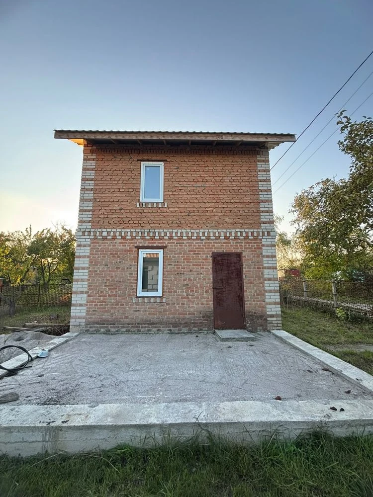 Land for sale: 10 acres with two buildings in Kropyvnytsky