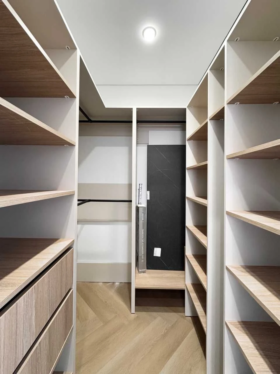 Seller. Sale of 1-bedroom apartment in OK'Land residential complex, Auckland, Air Force Avenue