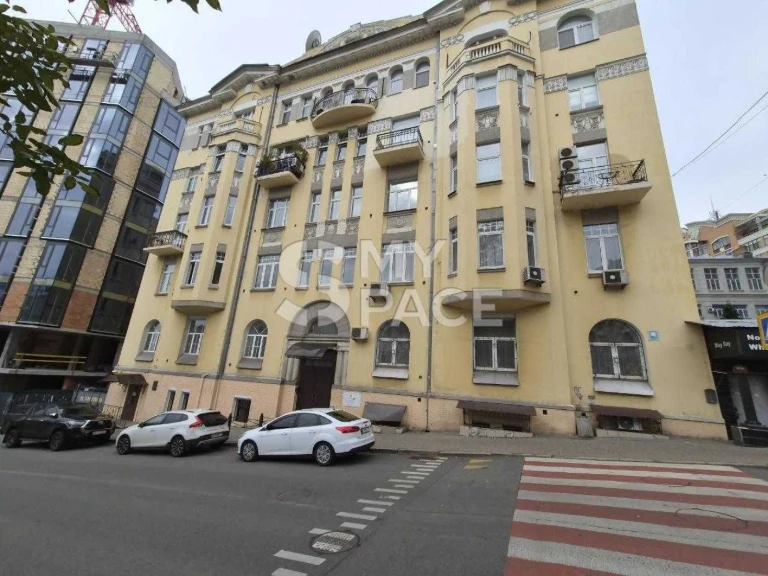 Sale of a 5-room apartment, Круглоуніверситетська 7, Bessarab Square, Khry