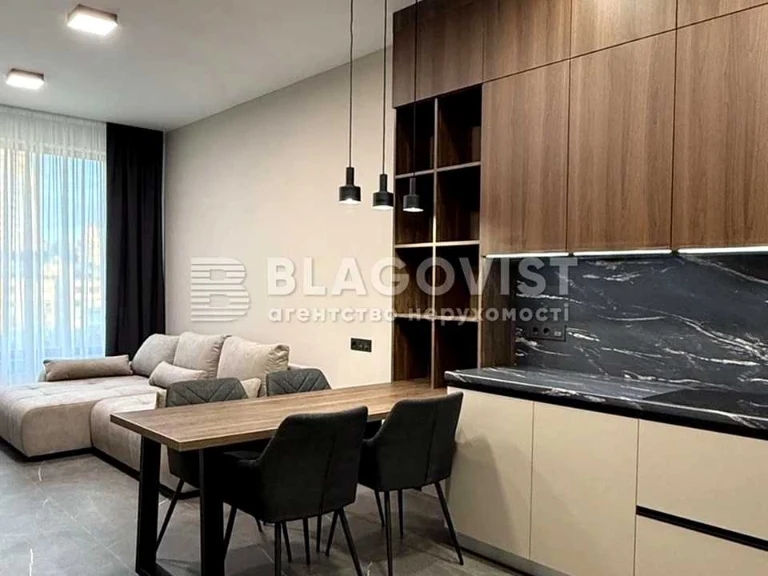 Apartment. Predslavynska st.