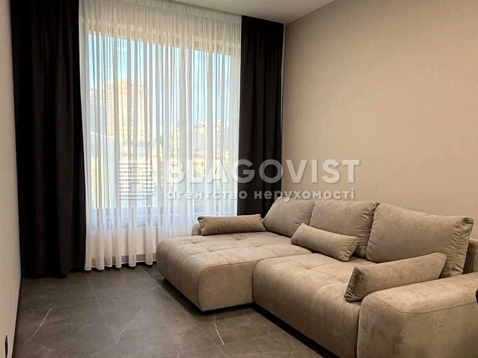Apartment. Predslavynska st.