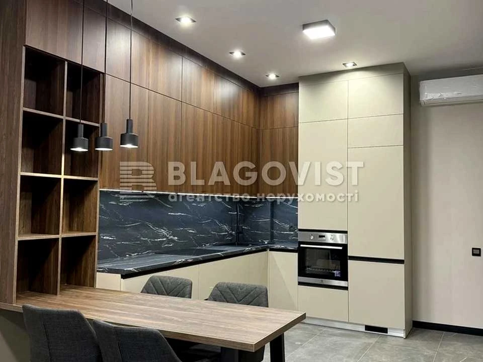 Apartment. Predslavynska st.
