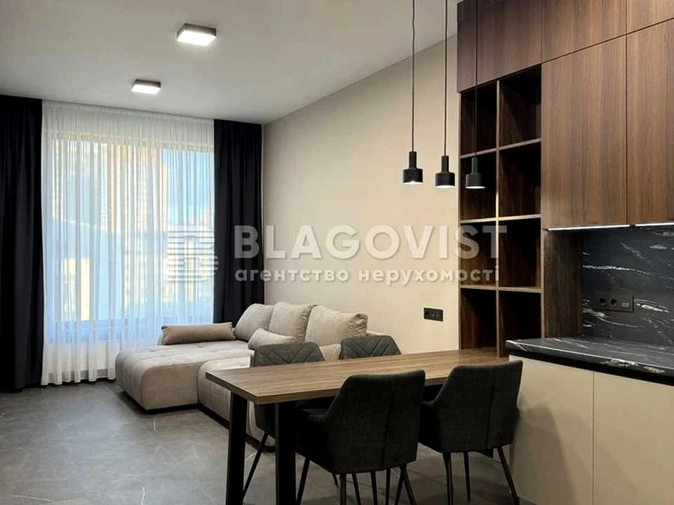 Apartment. Predslavynska st.