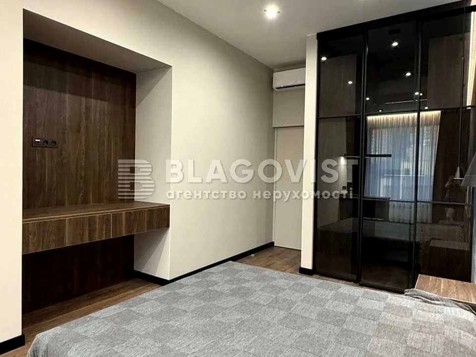 Apartment. Predslavynska st.