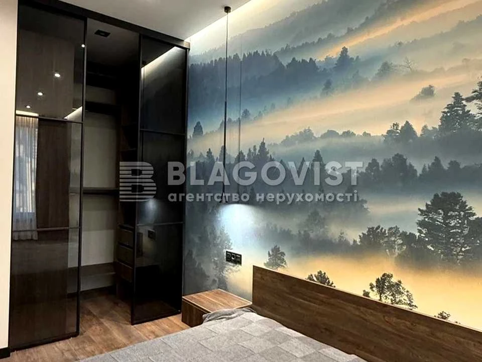 Apartment. Predslavynska st.