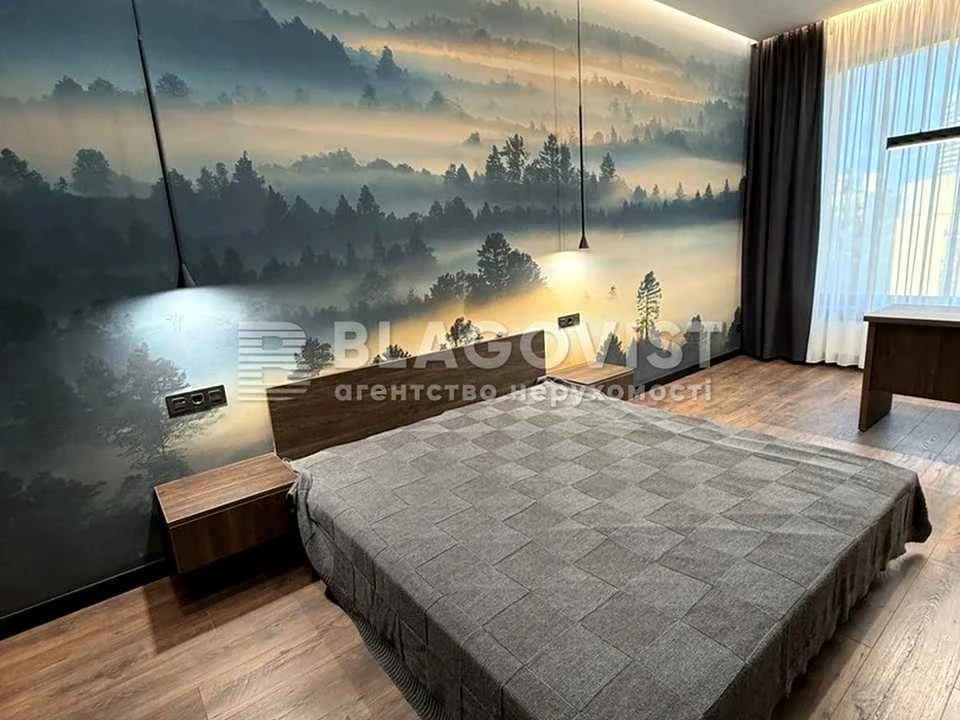 Apartment. Predslavynska st.