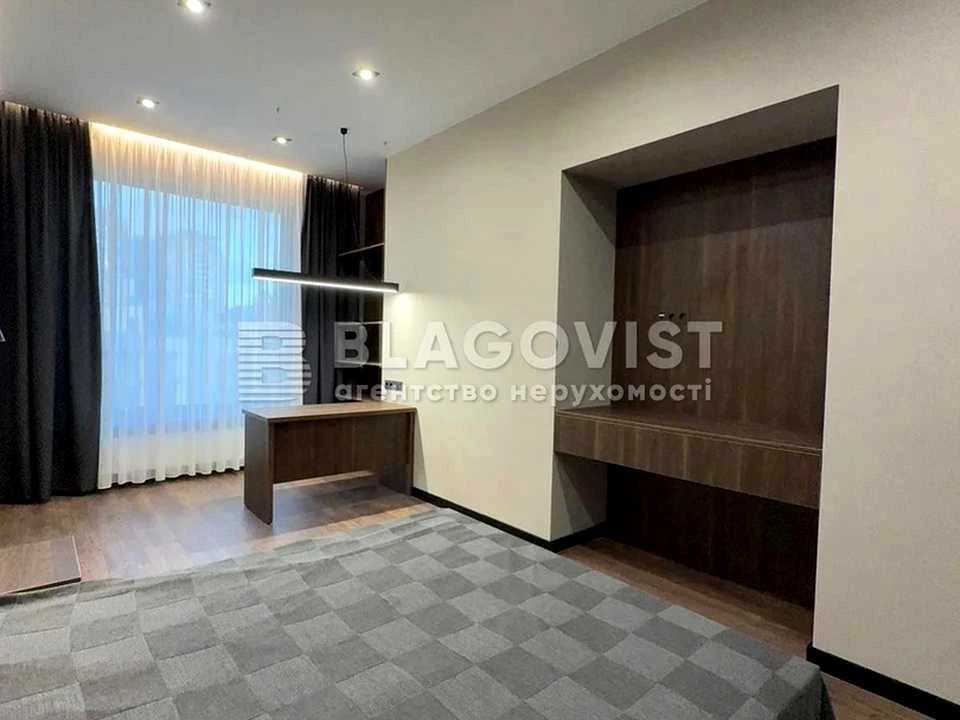 Apartment. Predslavynska st.