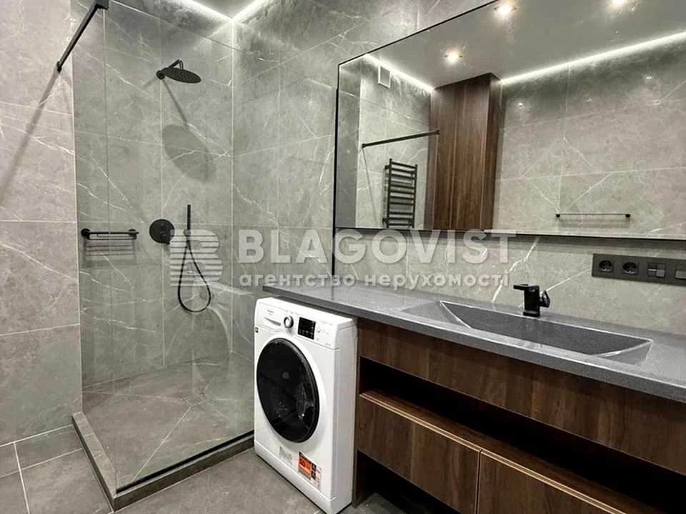 Apartment. Predslavynska st.