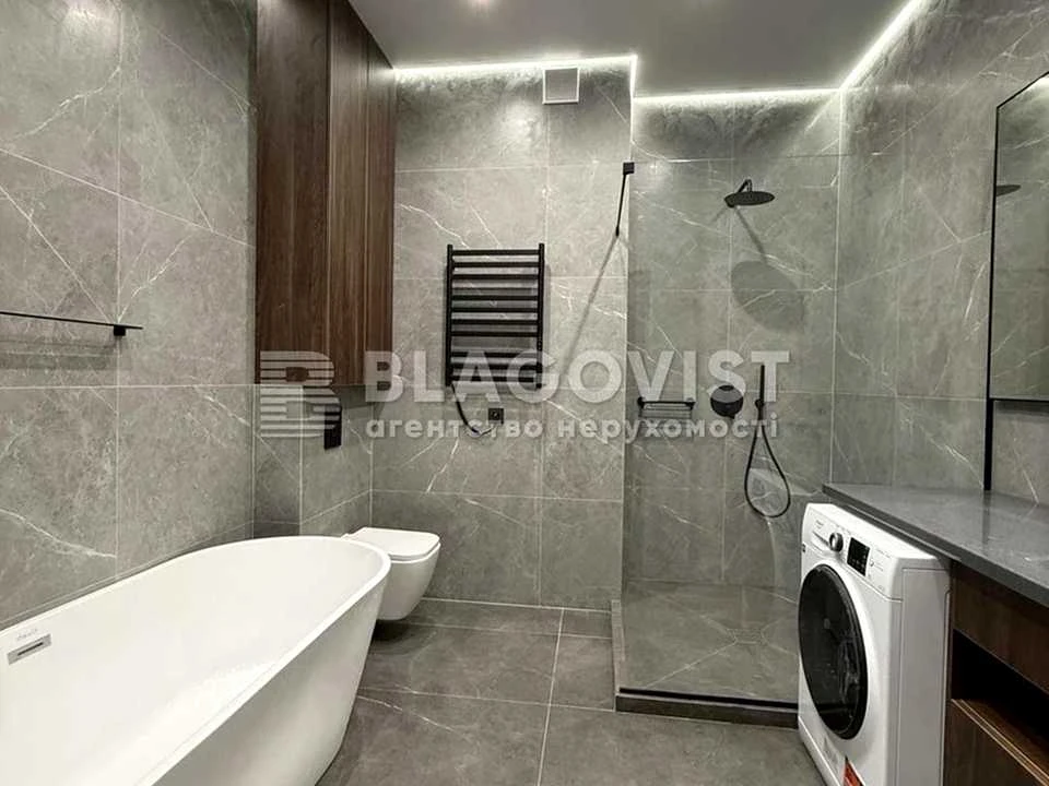 Apartment. Predslavynska st.