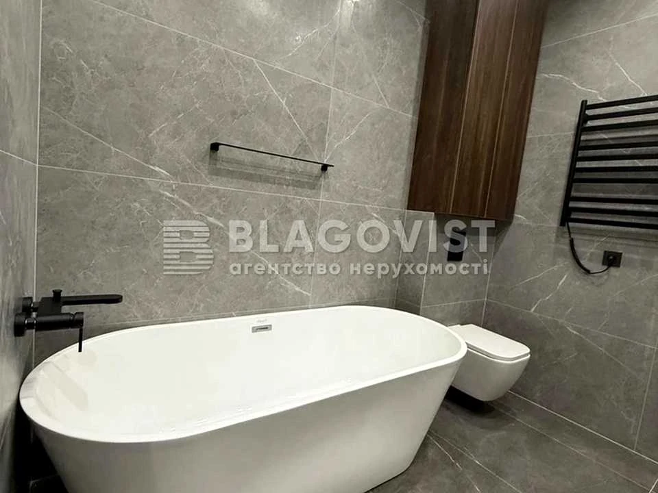 Apartment. Predslavynska st.
