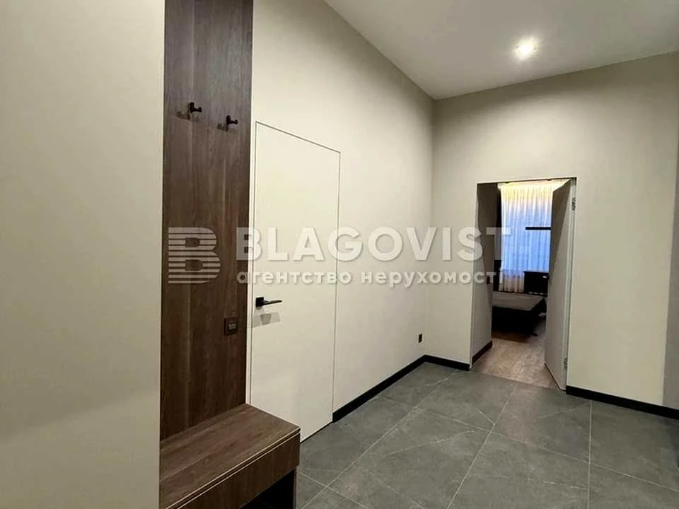 Apartment. Predslavynska st.