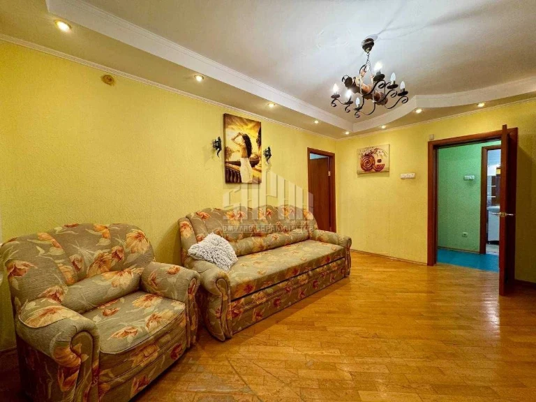 Sale of a cozy 3-room apartment (67 sq m) in the center of Kyiv, St.