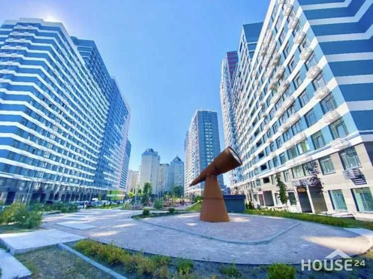 Продажа 1-комнатной квартиры 51 м² с ремонтом в ЖК "Галактика", ул. Сверстюка