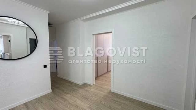 Соломенская площадь - пр Лобановского 4в  трех комн квартира