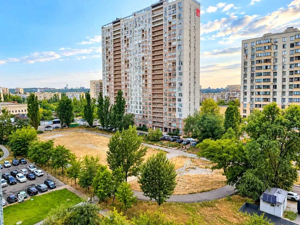 Квартира. Київ, Євгена Сверстюка вул.