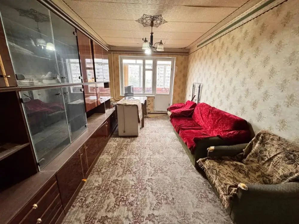Продам 3-кімнатну квартиру в ЖК "Левобережний", в селі Караван, місте Берези