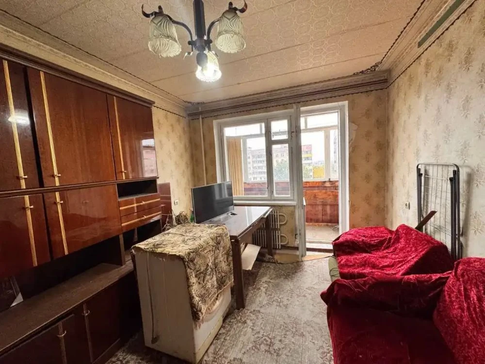 Продам 3-кімнатну квартиру в ЖК "Левобережний", в селі Караван, місте Берези