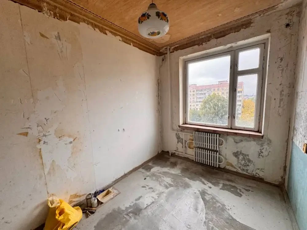 Продам 3-кімнатну квартиру в ЖК "Левобережний", в селі Караван, місте Берези