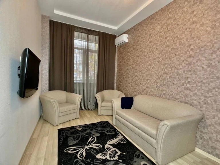 For sale, 2-bedroom apartment on Yavornitskogo Prospect 94