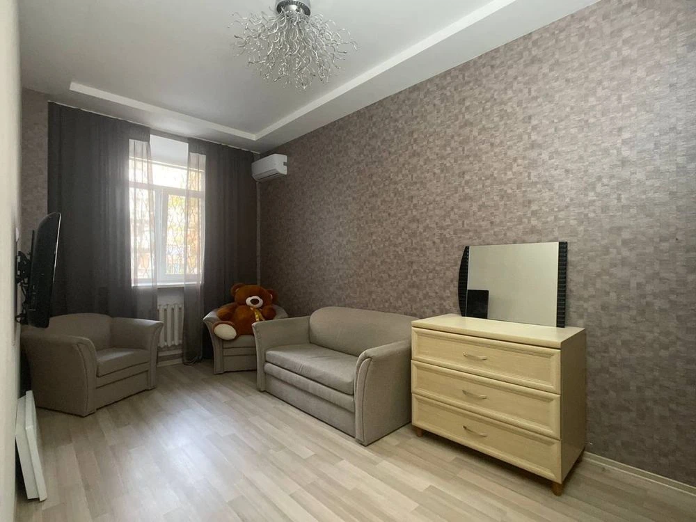 For sale, 2-bedroom apartment on Yavornitskogo Prospect 94