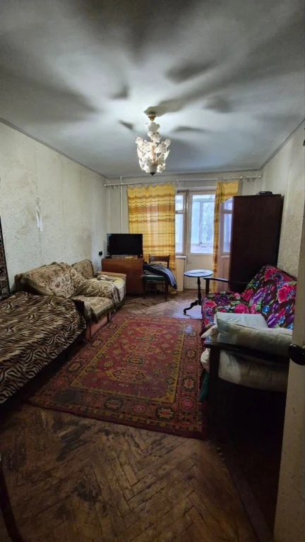 Продам 2к.кв. с раздельными комнатами в центре ХТЗ